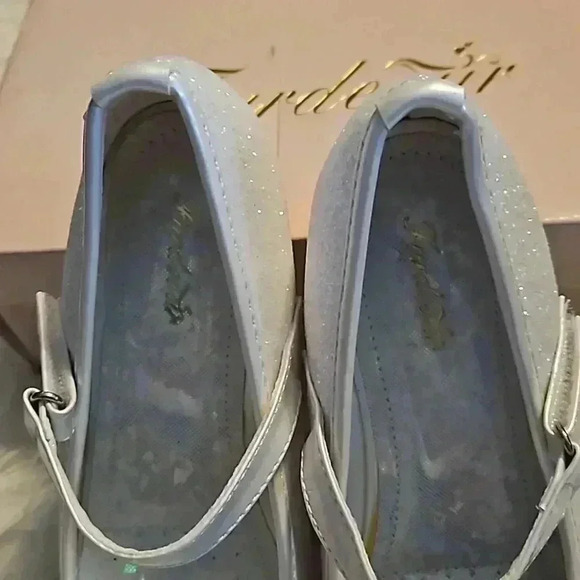 Furdeour Shoes - Picture 2 of 5